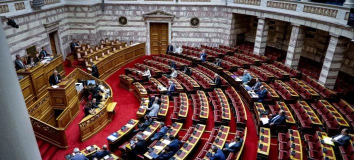 Σήμερα περνά από τη Βουλή η κατάργηση της μείωσης των συντάξεων